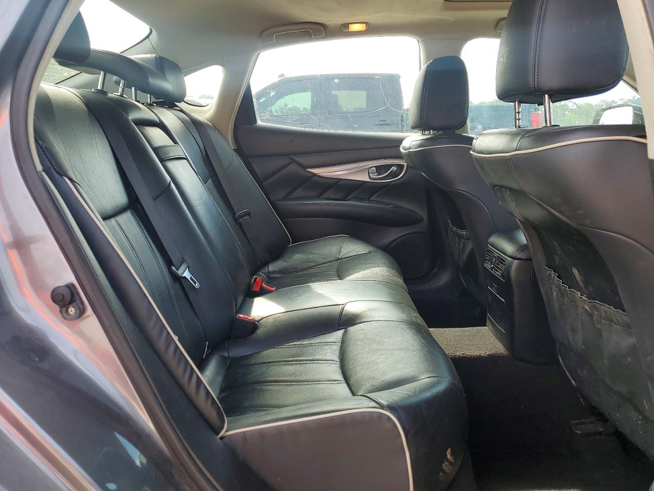 INFINITI Q70 3.7 Luxe