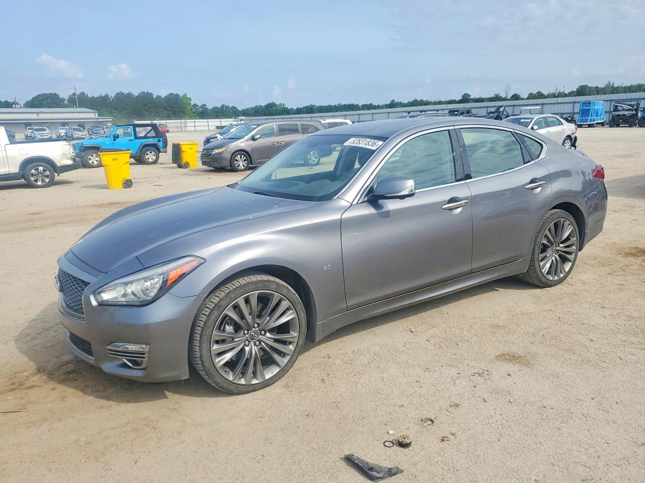 Salvage INFINITI Q70 Image