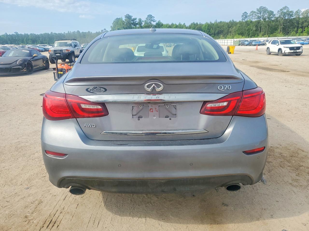 INFINITI Q70 3.7 Luxe