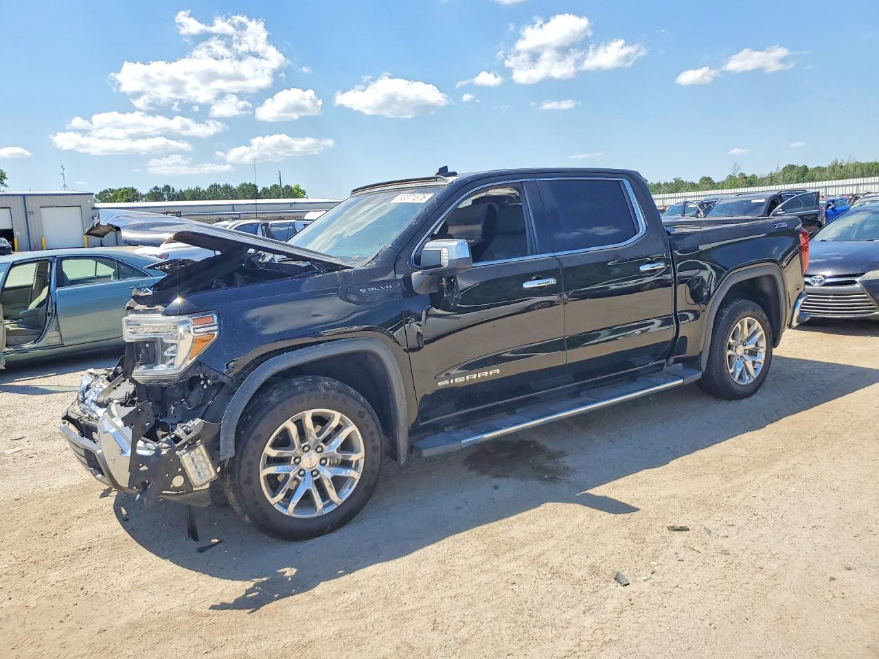 Salvage GMC Sierra Image
