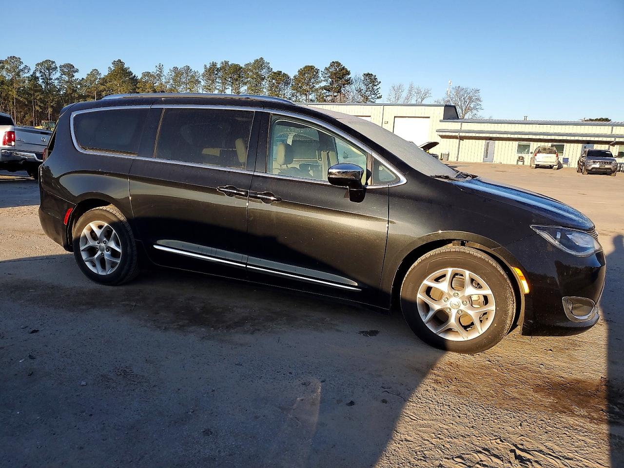 Chrysler Pacifica Limited