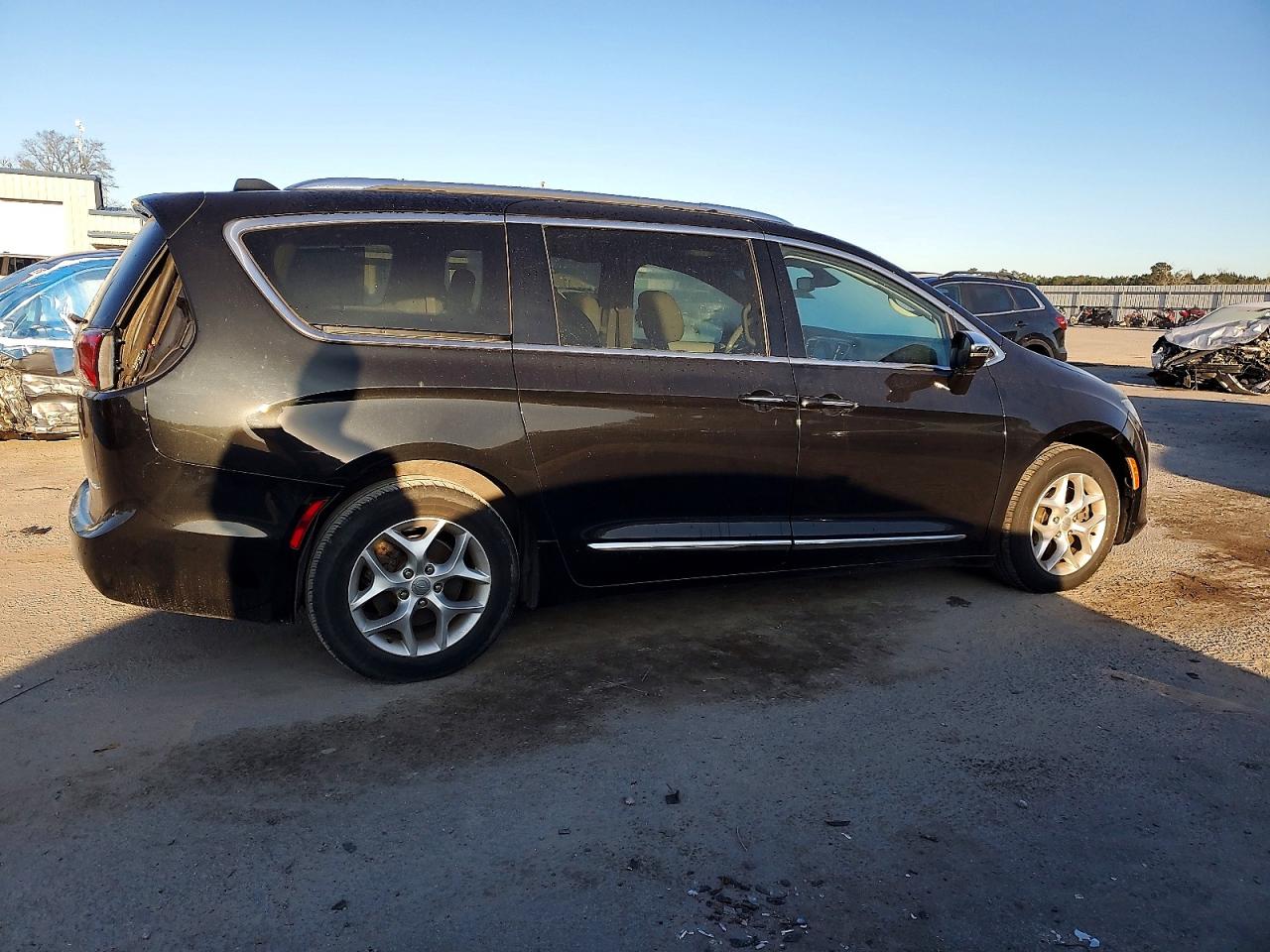 Chrysler Pacifica Limited