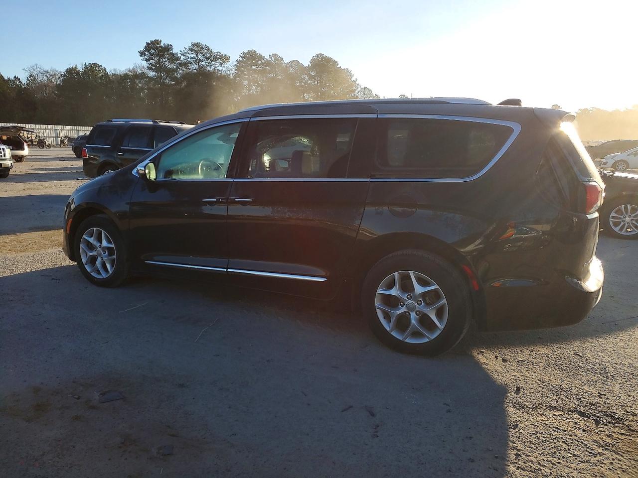 Chrysler Pacifica Limited