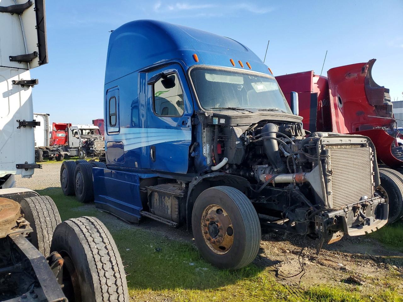 Salvage Freightliner Cascadia Image