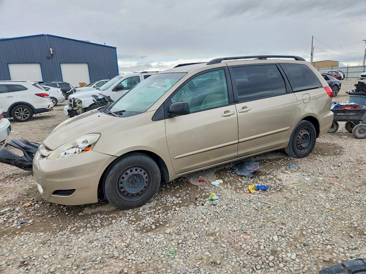 Salvage Toyota Sienna Image
