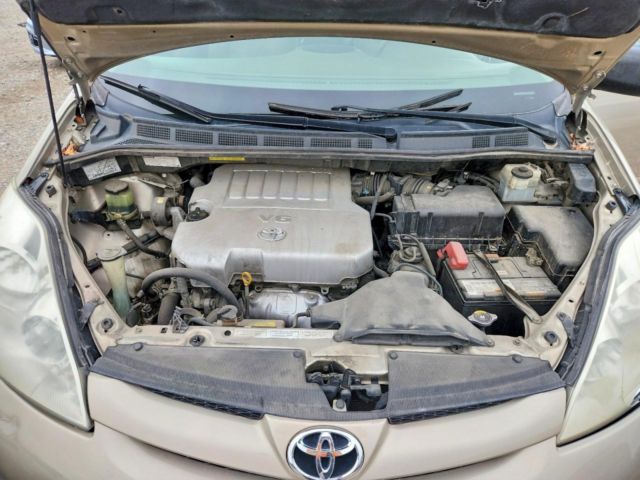 Toyota Sienna Le 8-passenger