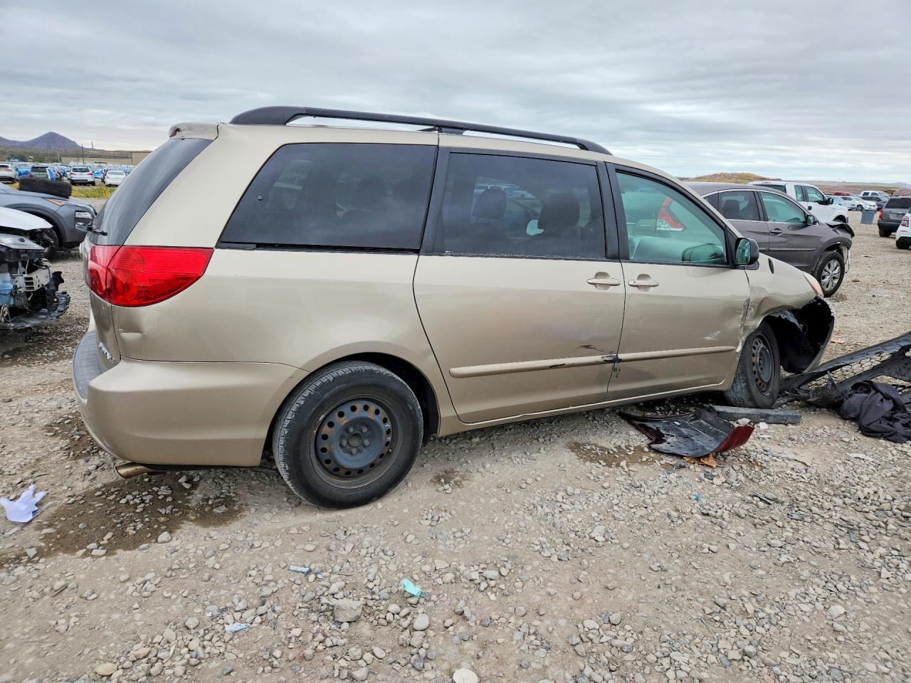 Toyota Sienna Le 8-passenger