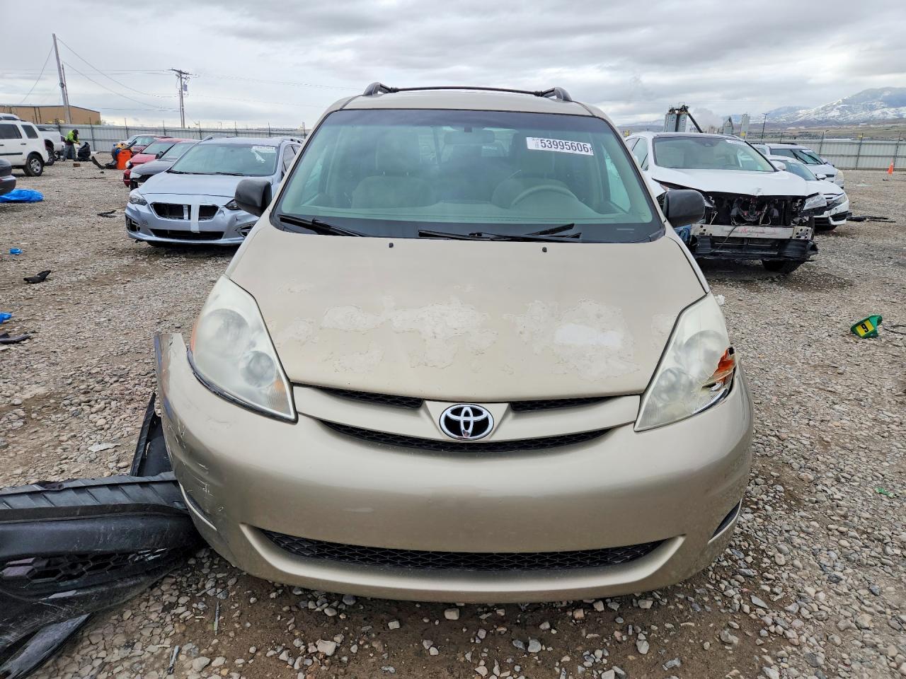 Toyota Sienna Le 8-passenger