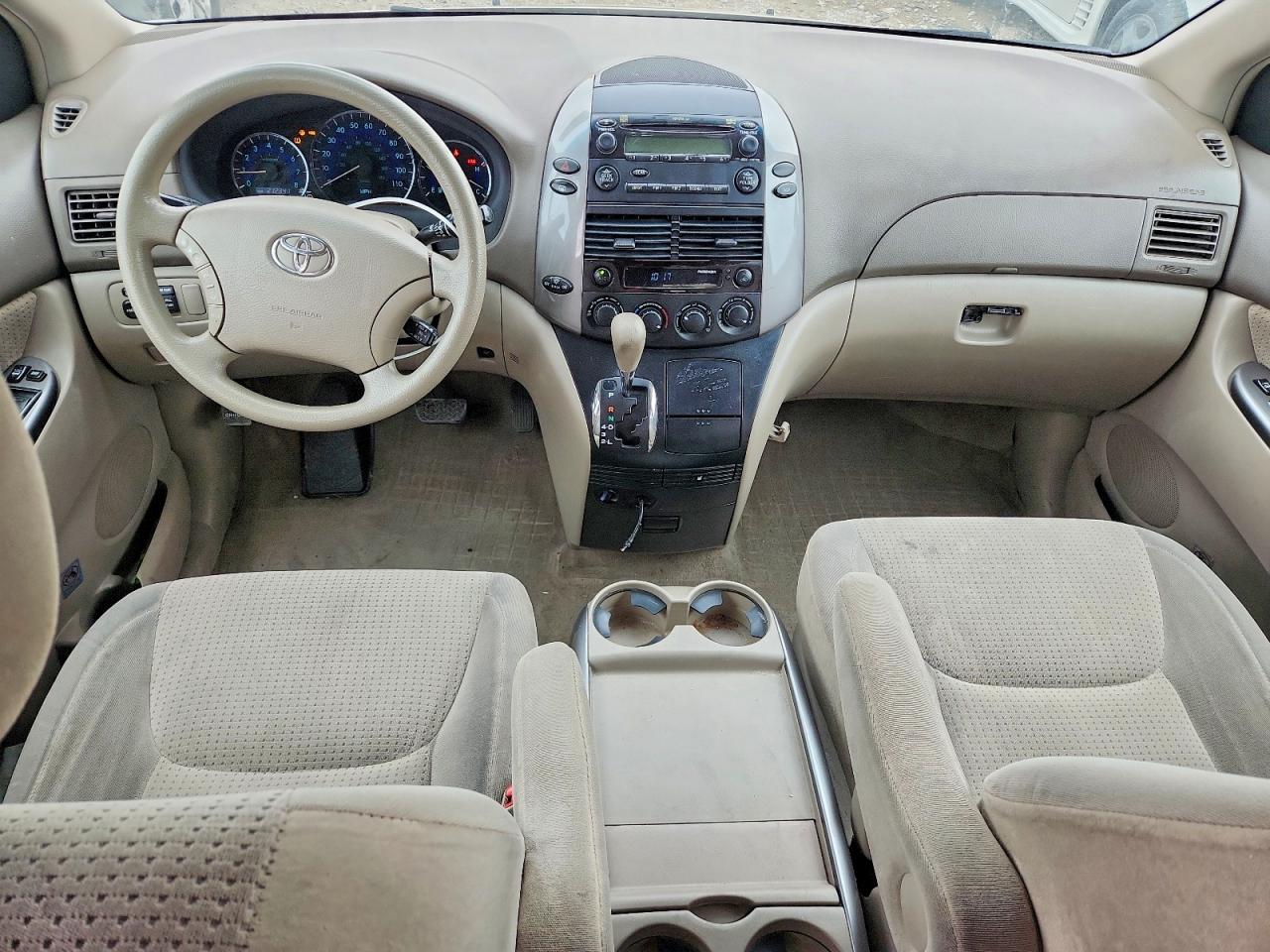 Toyota Sienna Le 8-passenger