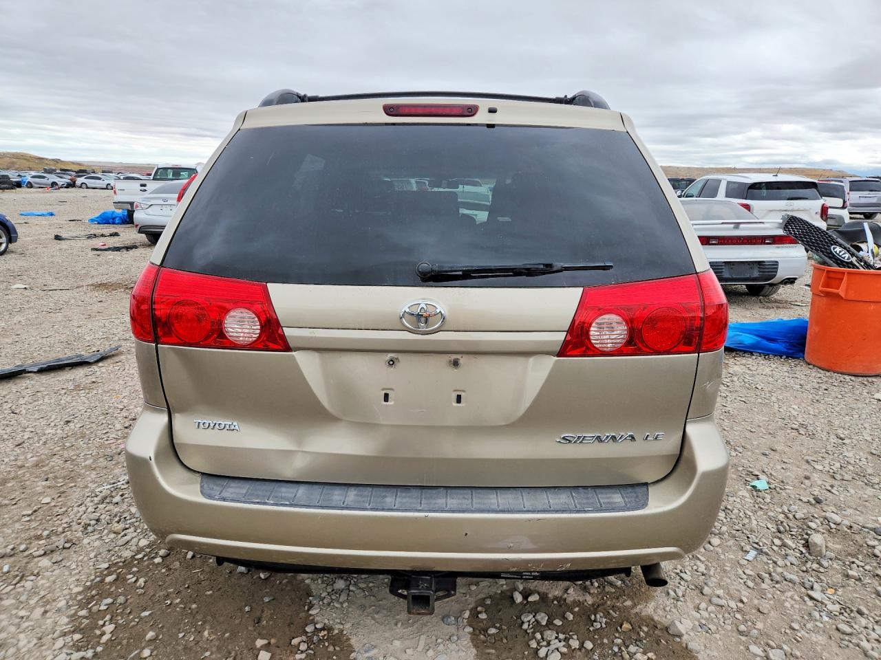 Toyota Sienna Le 8-passenger