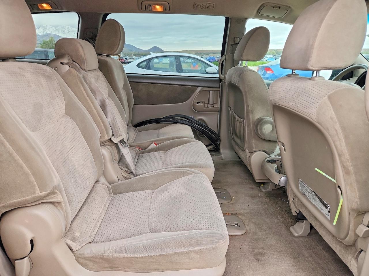 Toyota Sienna Le 8-passenger