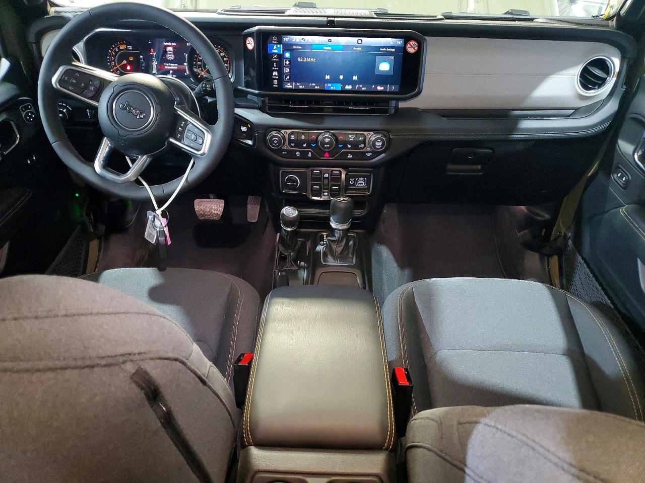 Jeep Wrangler Sahara