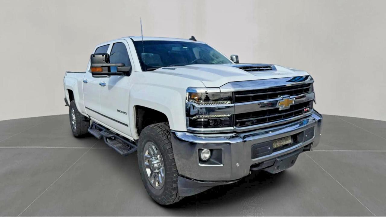 Salvage Chevrolet Silverado Image