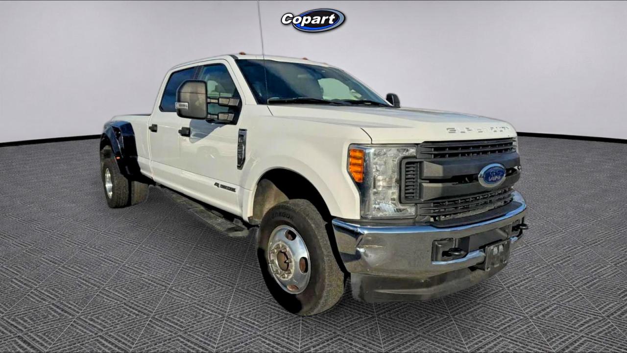 Salvage Ford F-350 Image