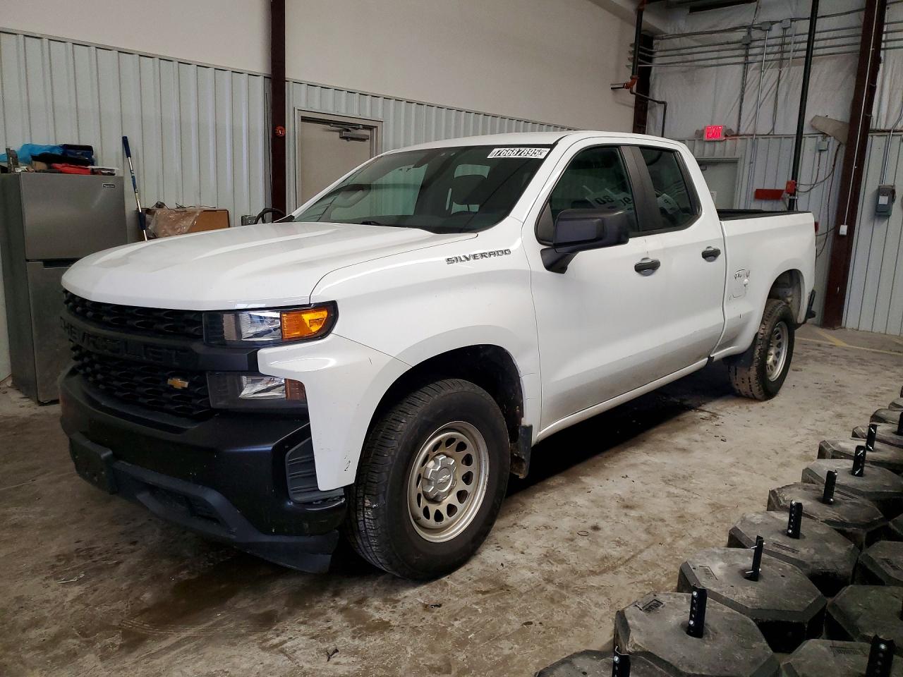 Salvage Chevrolet Silverado Image