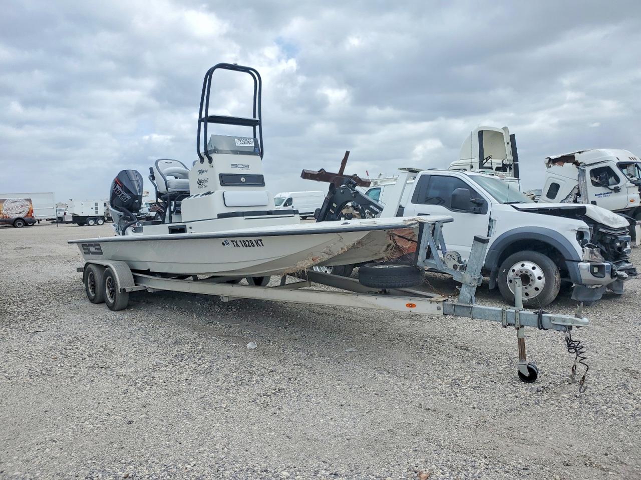 Salvage Aluminum Chambered Boats Other Image