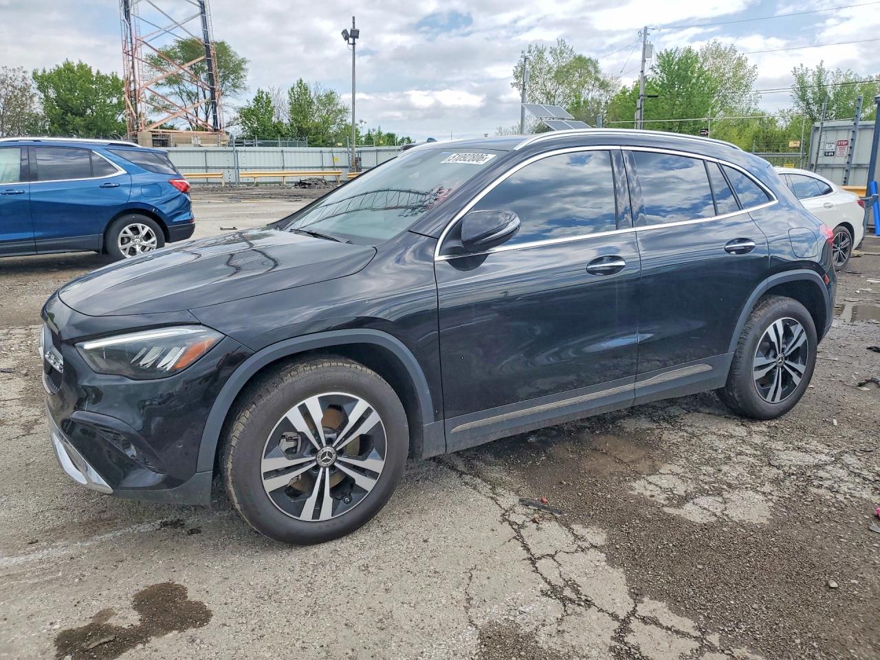 Salvage Mercedes-Benz GLA Image