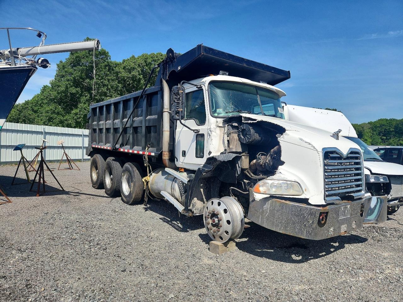 Salvage Mack Truck Image