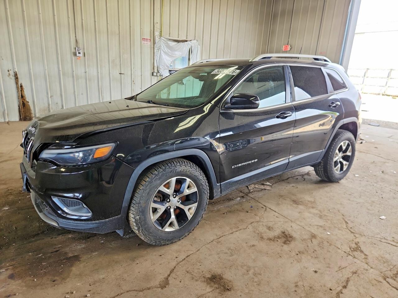 Salvage Jeep Cherokee Image