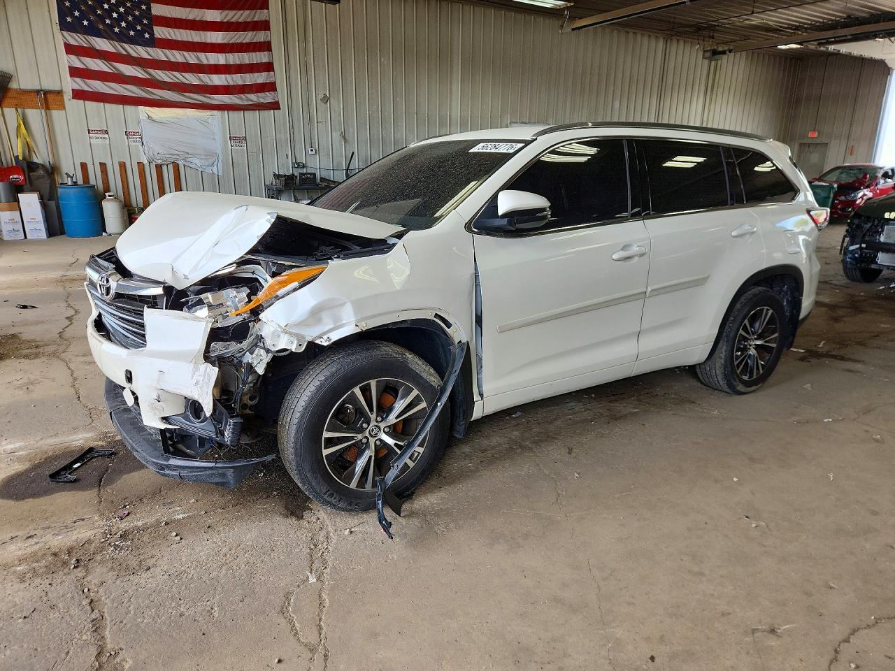 Salvage Toyota Highlander Image