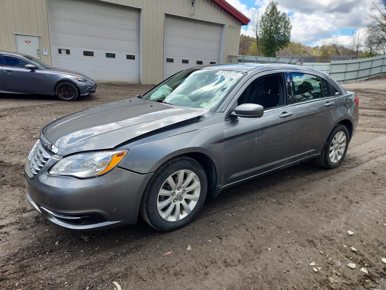 Salvage Chrysler 200 Image