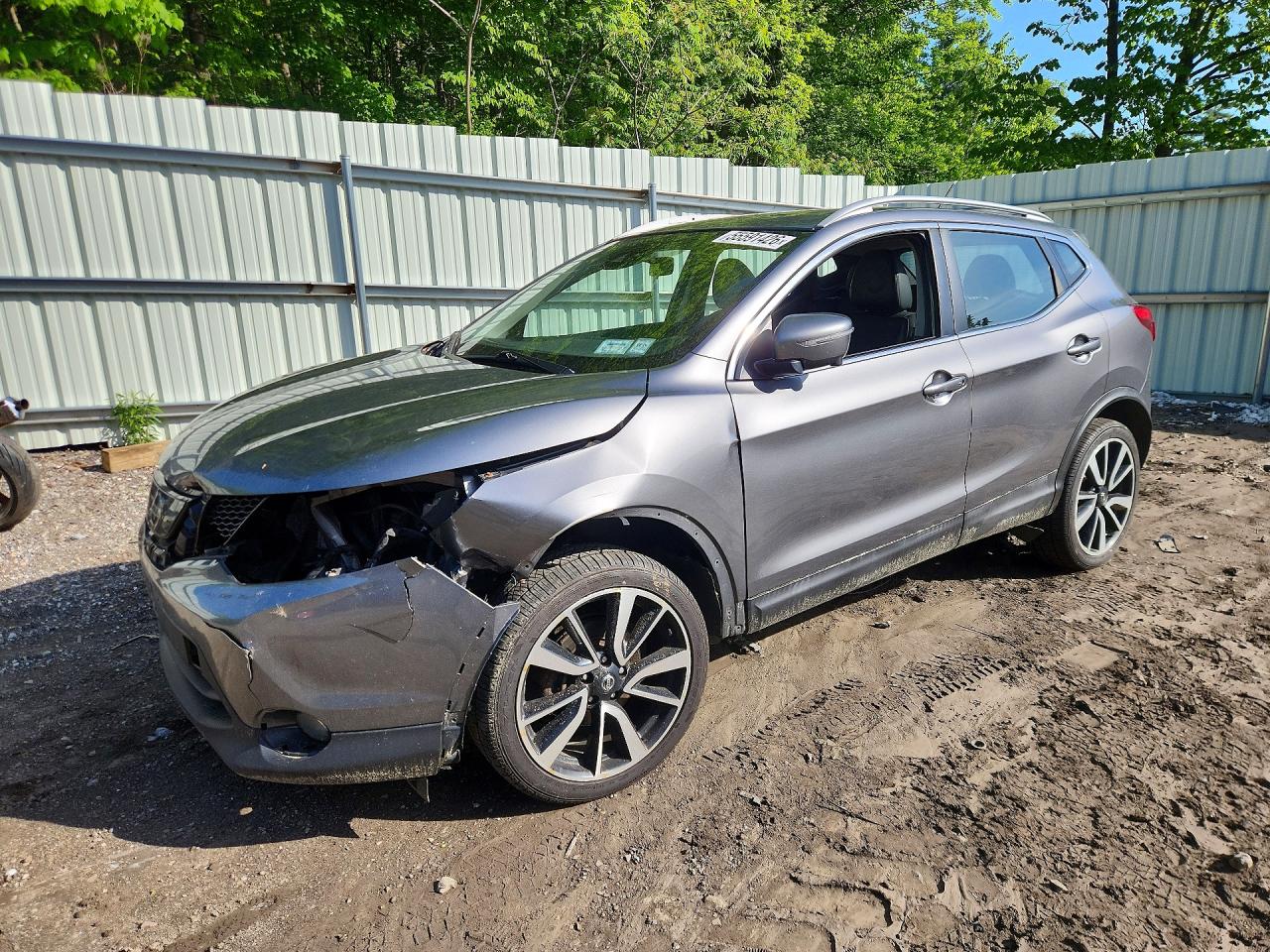 Salvage Nissan Rogue Image