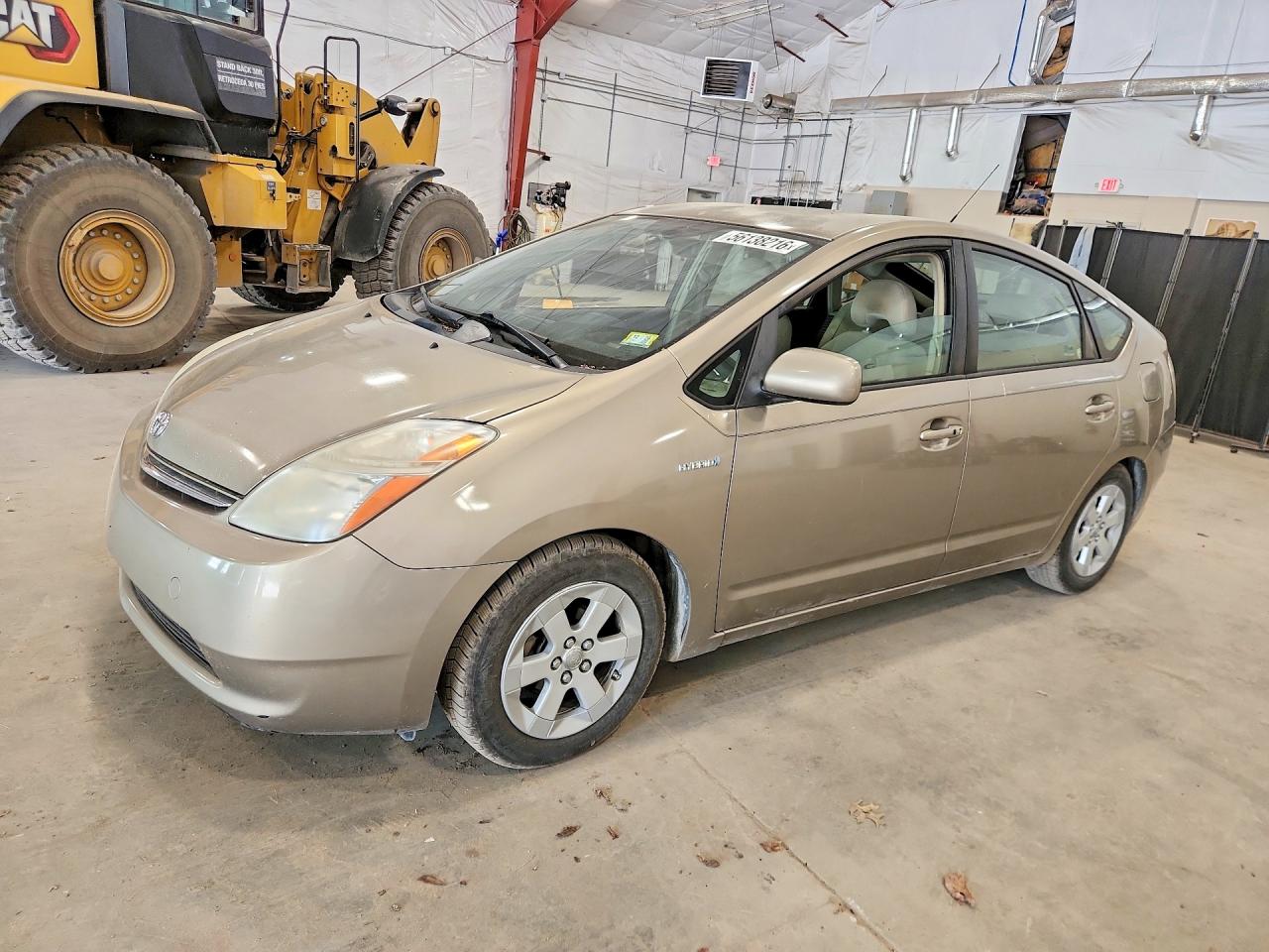 Salvage Toyota Prius Image