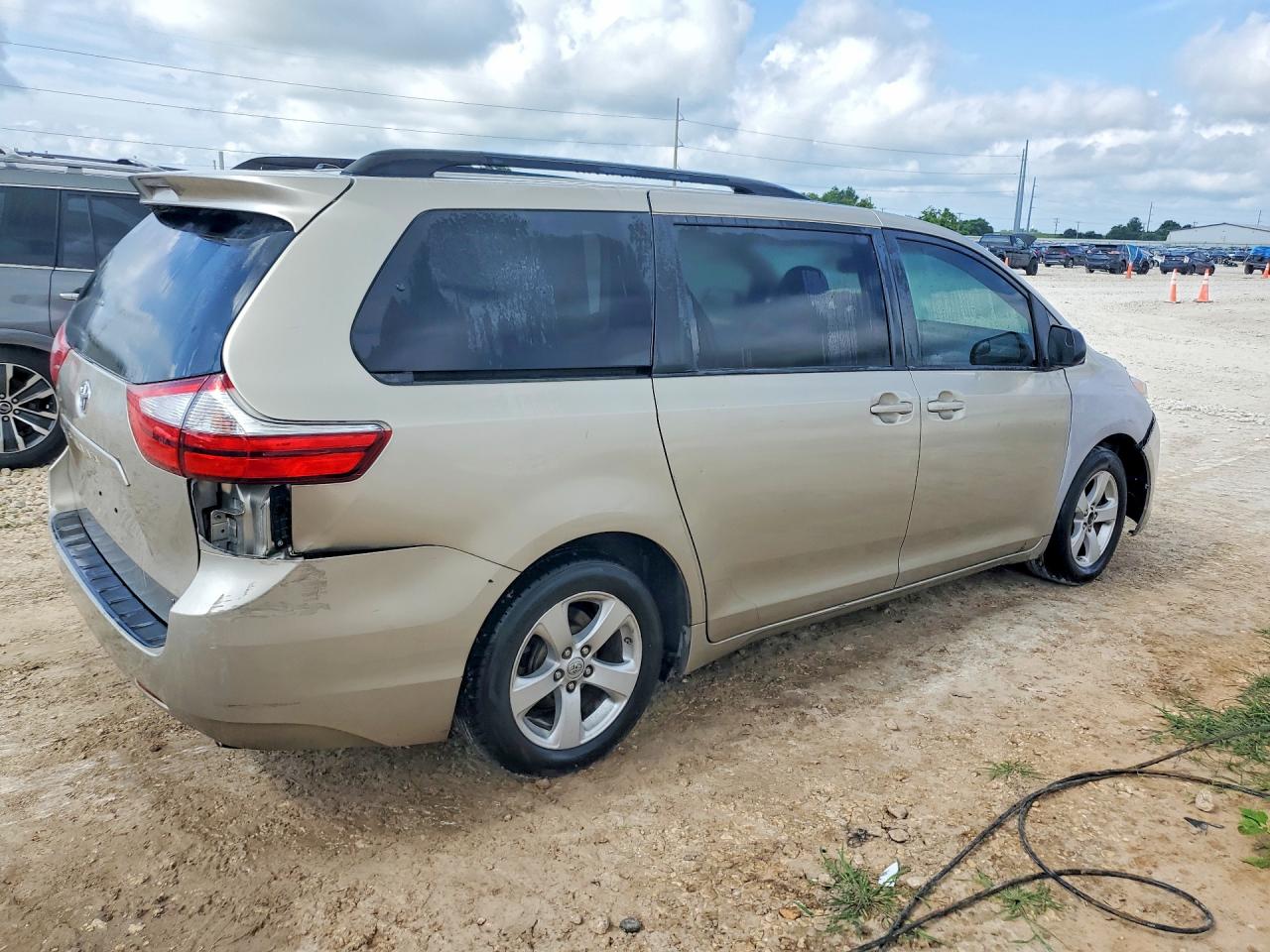 Toyota Sienna Le