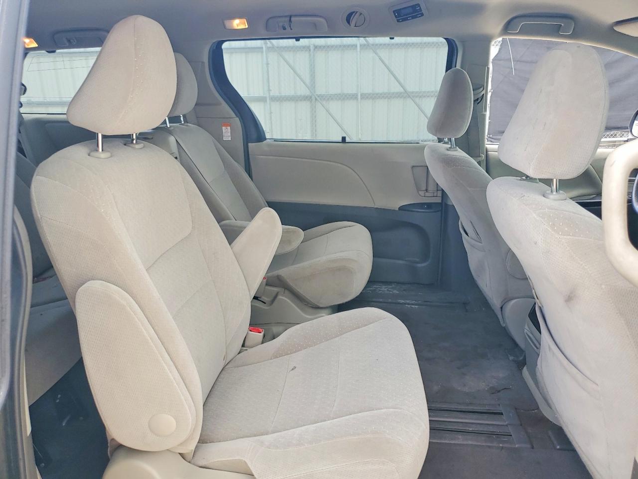 Toyota Sienna Le