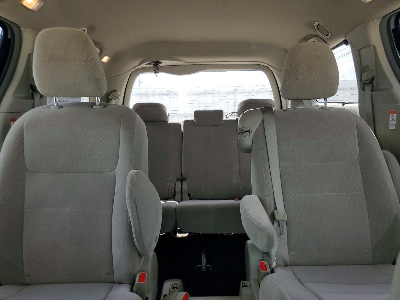 Toyota Sienna Le