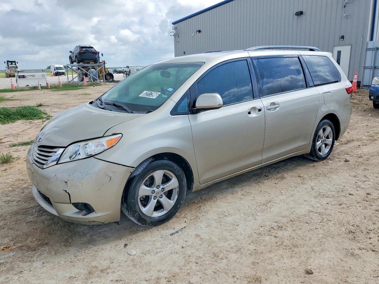 Salvage Toyota Sienna Image