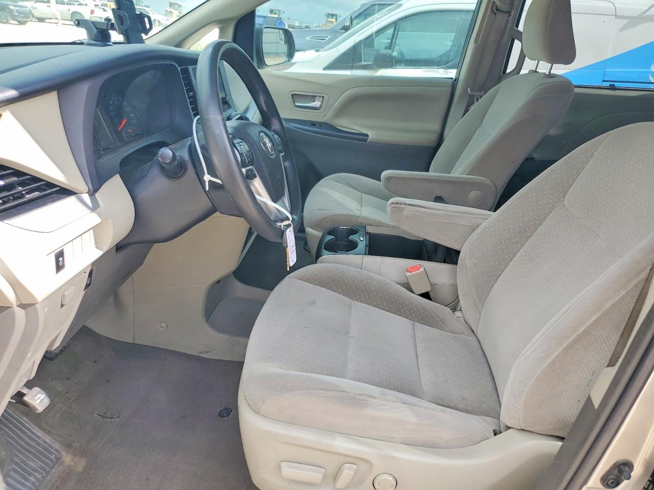 Toyota Sienna Le
