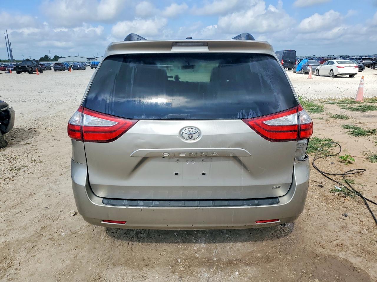 Toyota Sienna Le