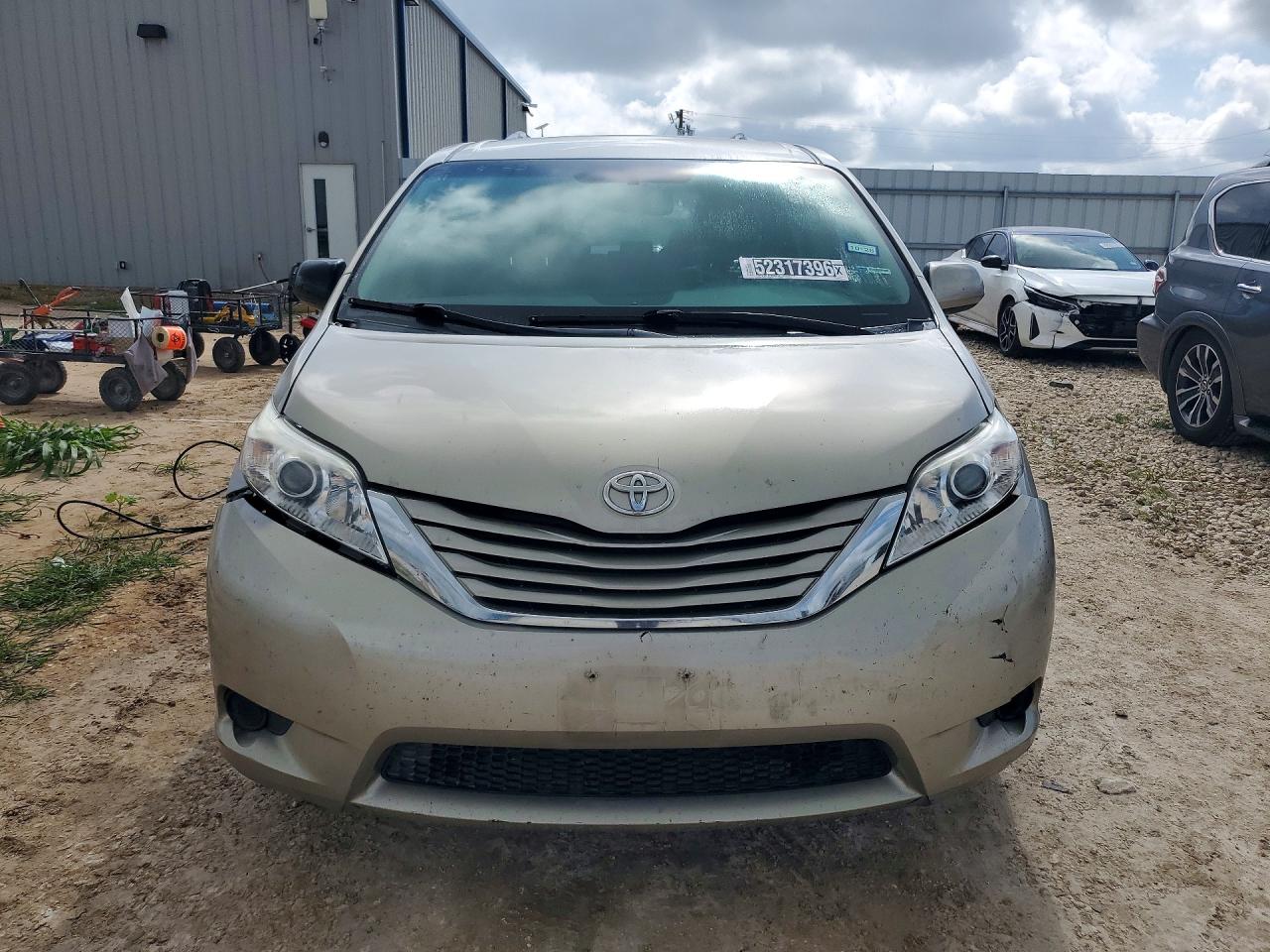 Toyota Sienna Le