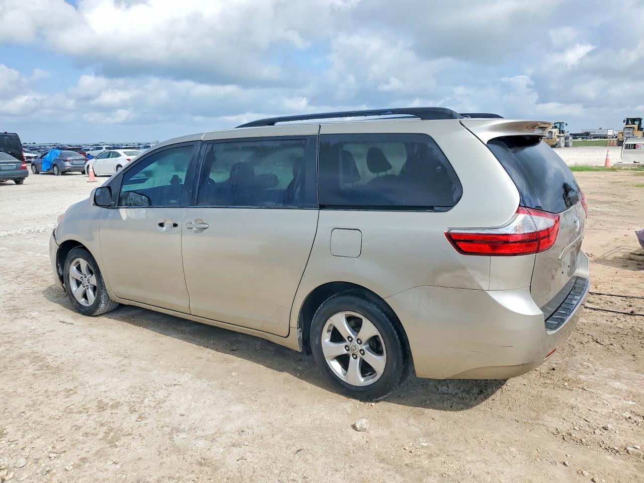 Toyota Sienna Le
