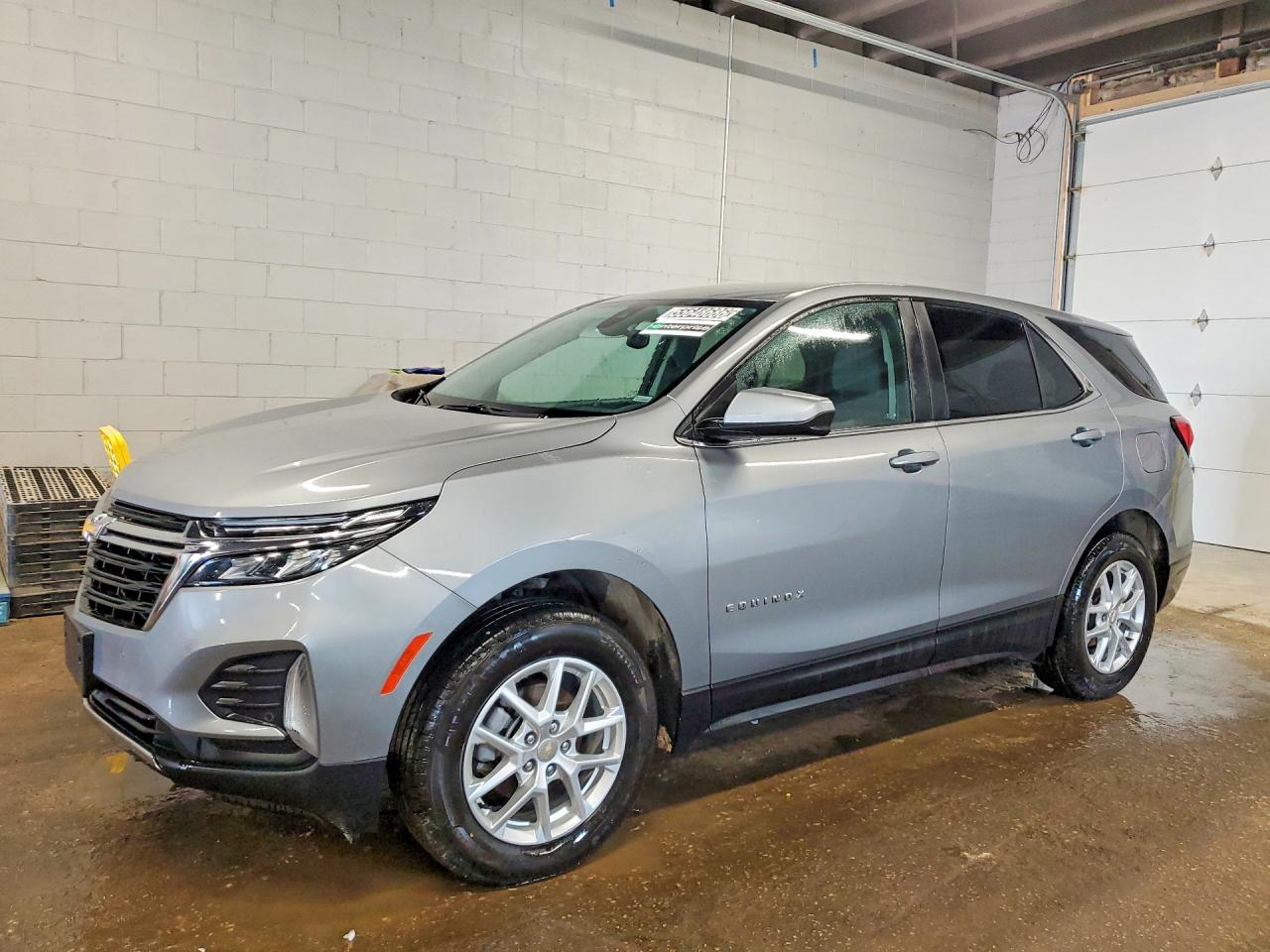Salvage Chevrolet Equinox Image