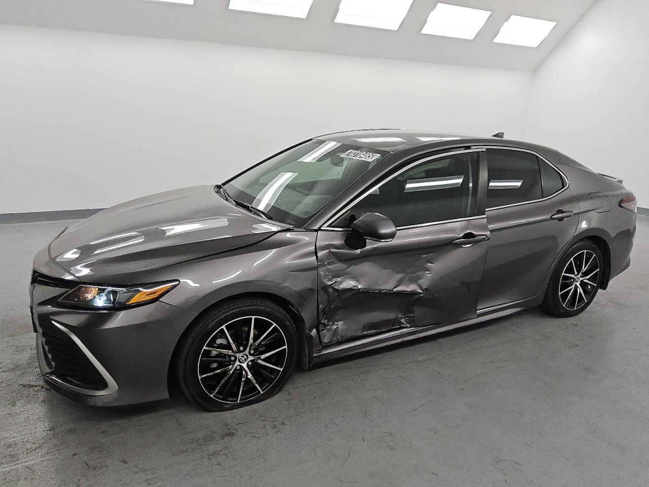 Salvage Toyota Camry Image