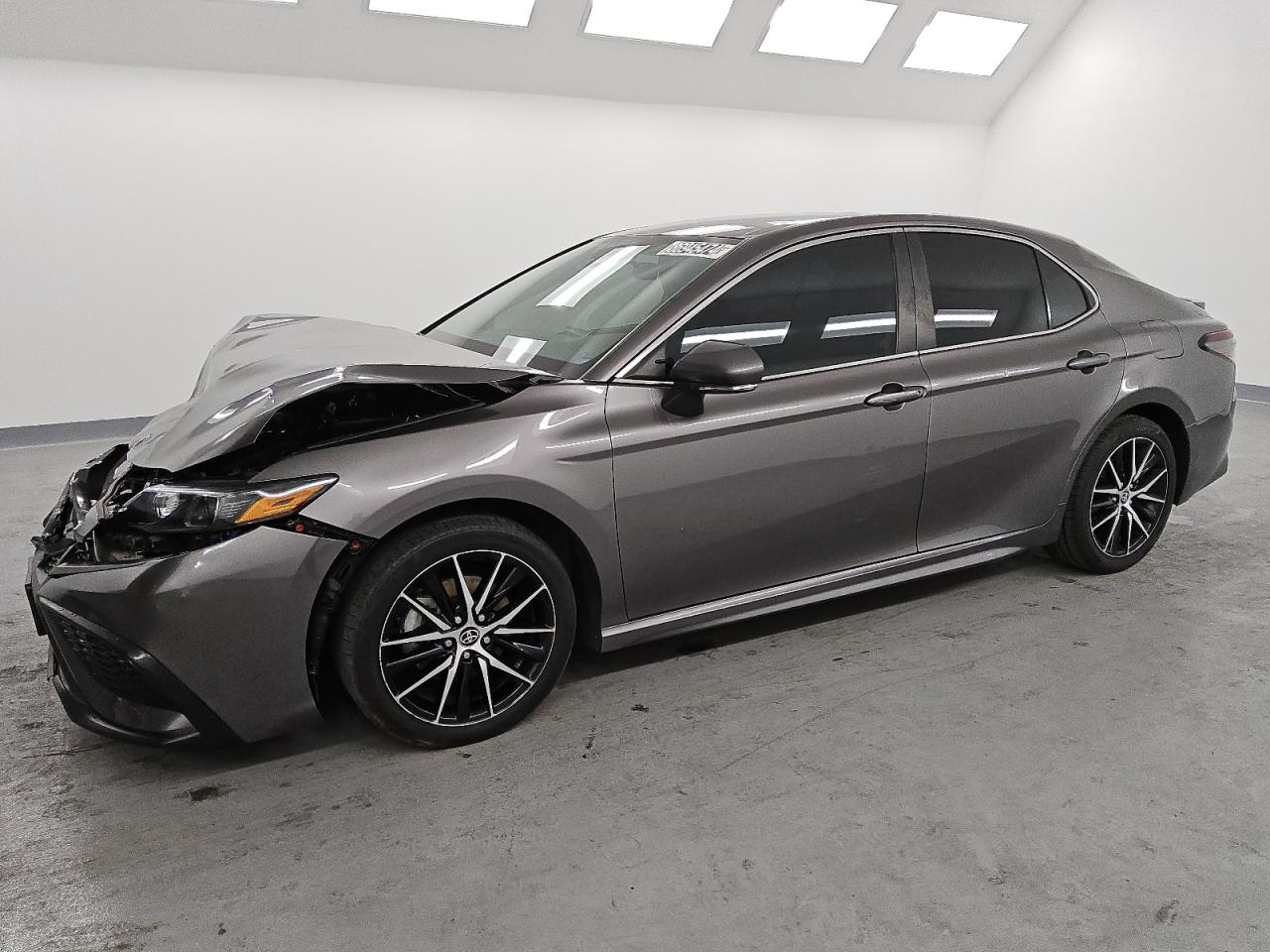 Salvage Toyota Camry Image