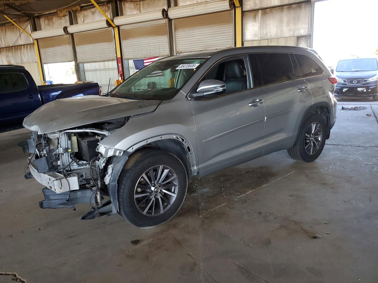 Salvage Toyota Highlander Image