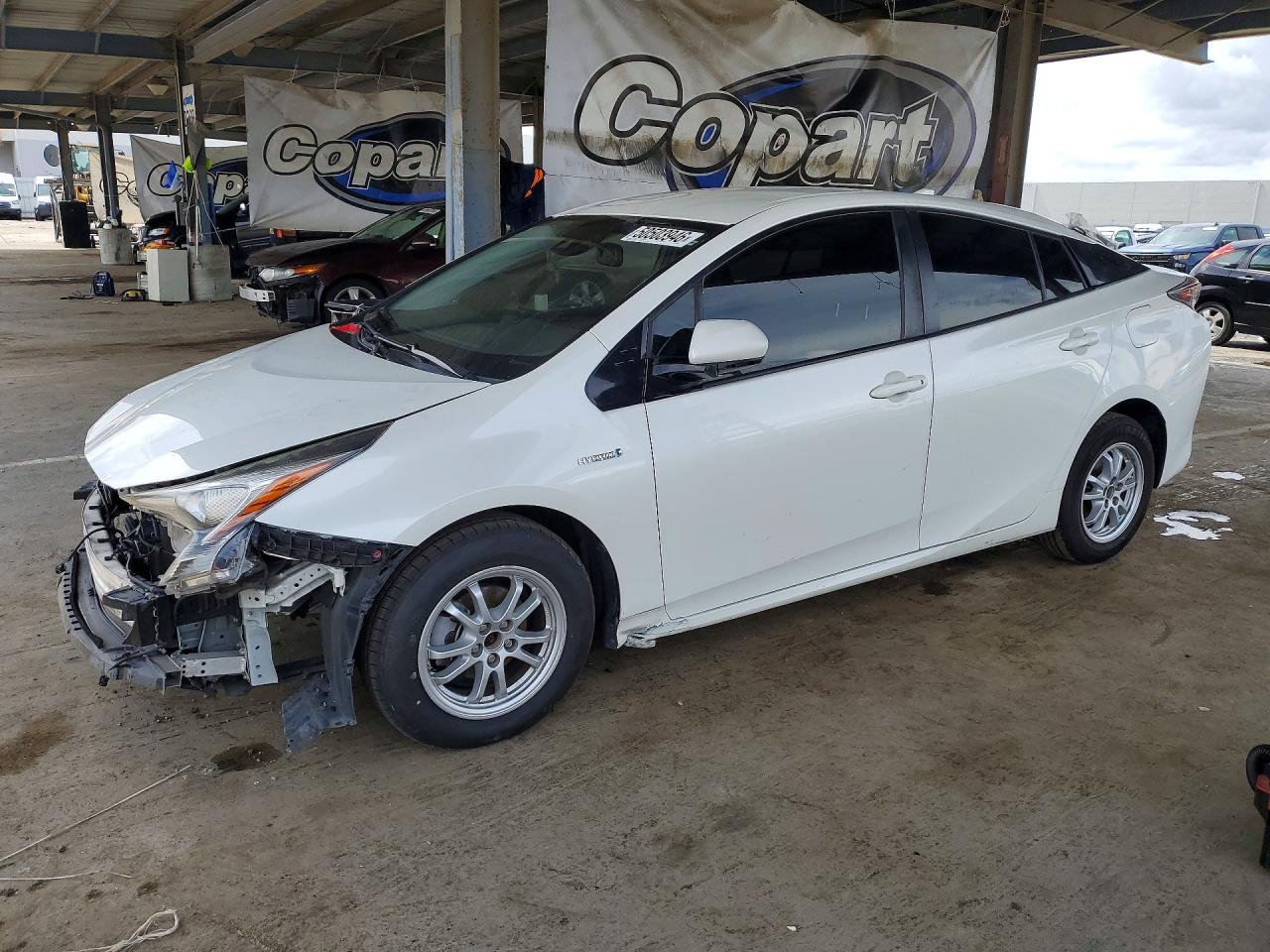 Salvage Toyota Prius Image