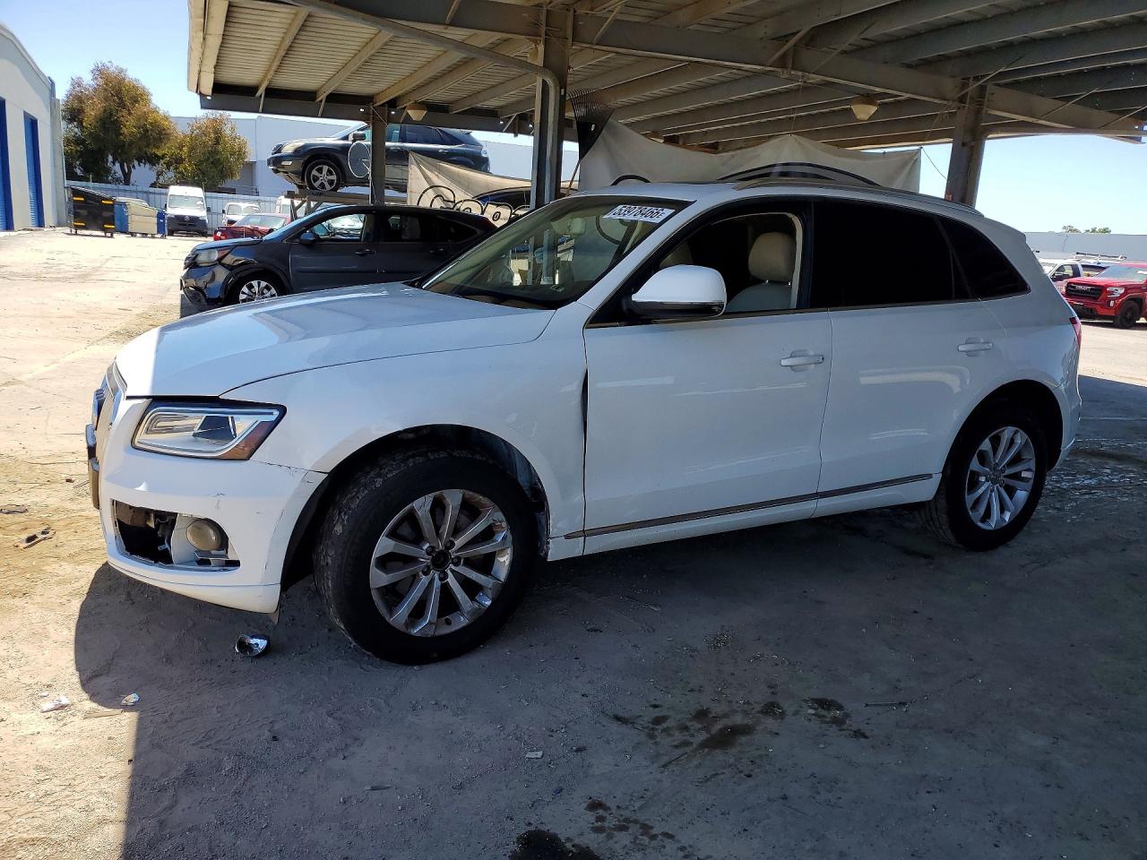 Salvage Audi Q5 Image