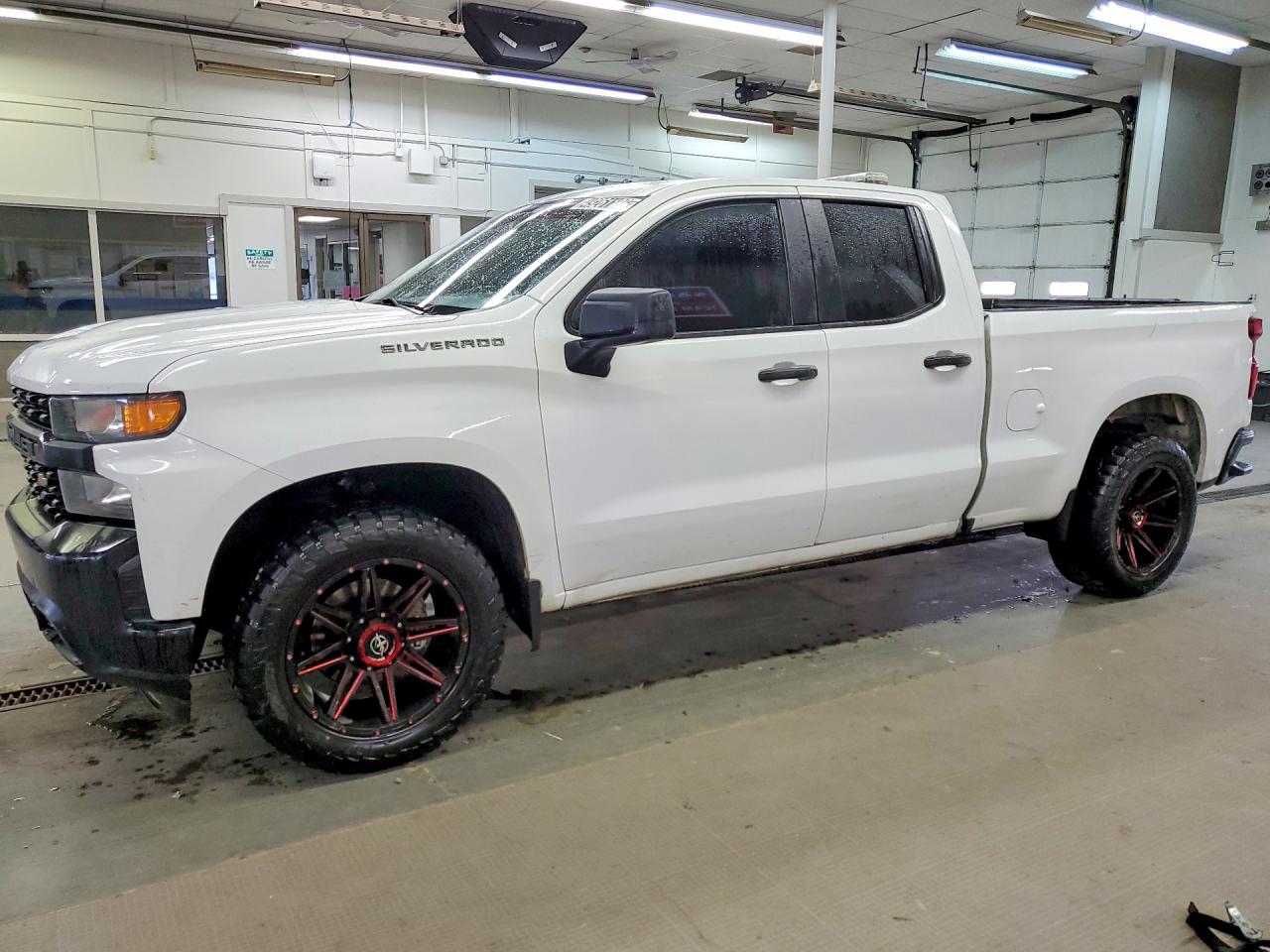 Salvage Chevrolet Silverado Image