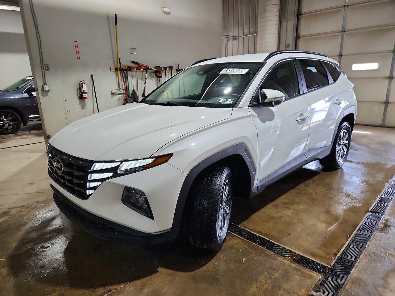 Salvage Hyundai TUCSON Image