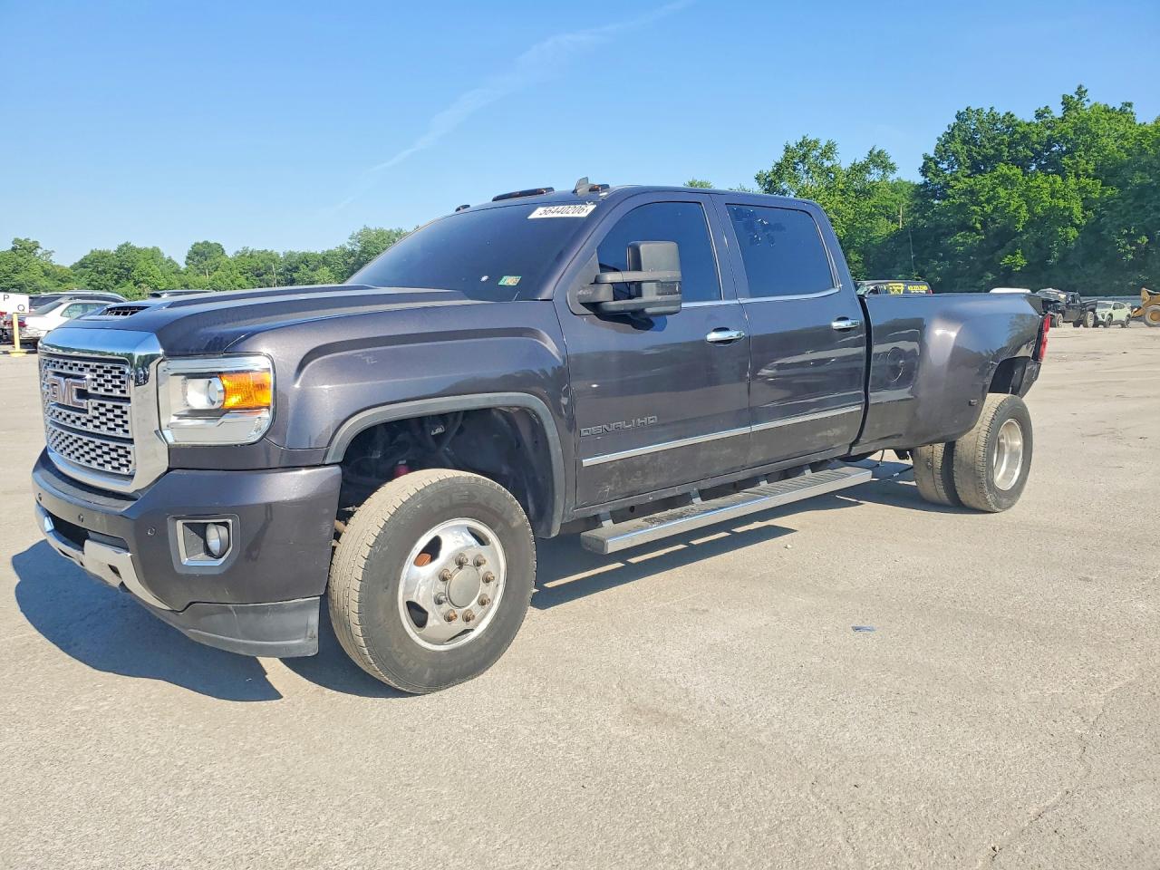 Salvage GMC Sierra Image