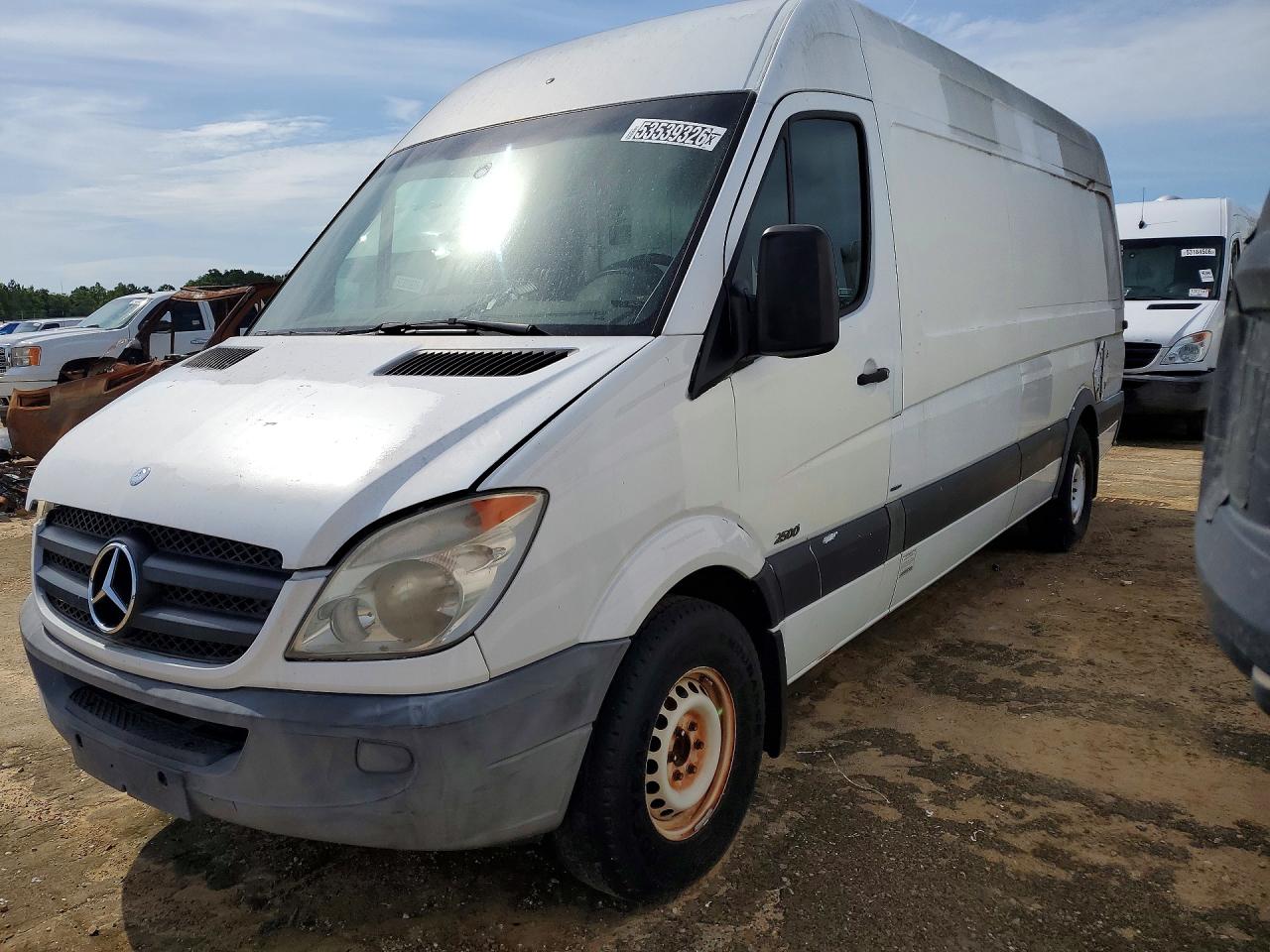 Salvage Mercedes-Benz Sprinter Image