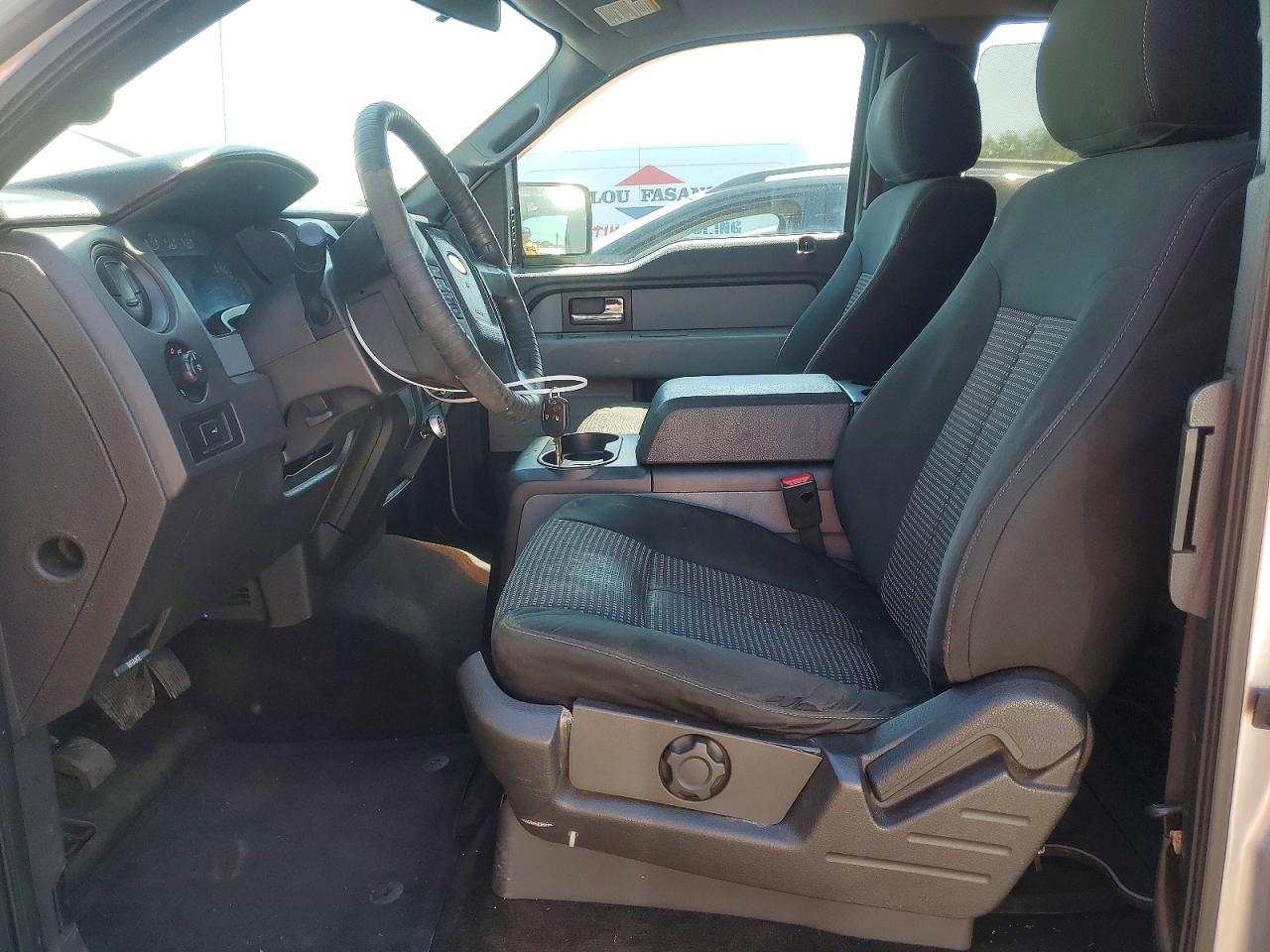 Ford F-150 Super Cab