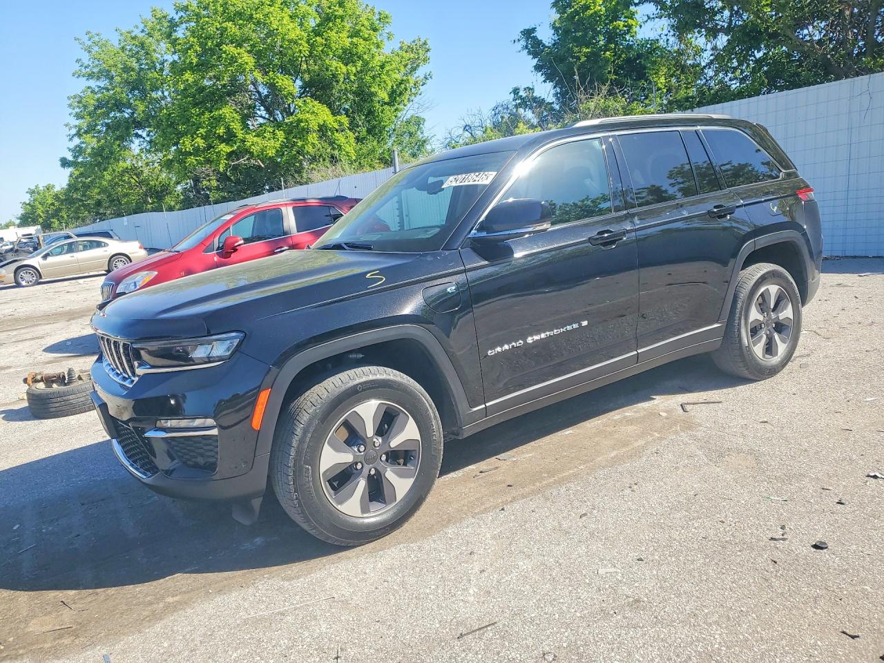 Salvage Jeep Grand Cherokee Image