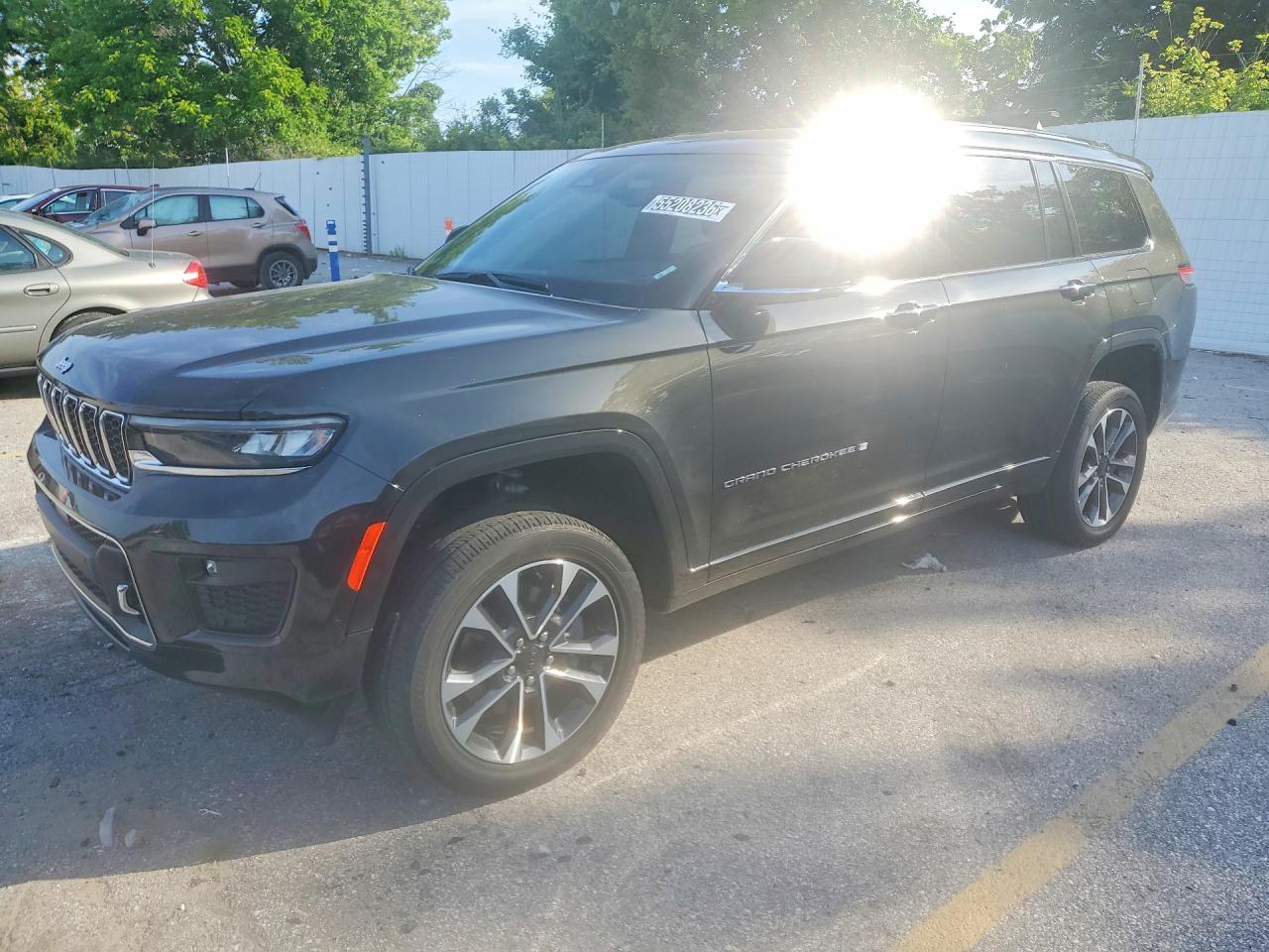 Salvage Jeep Grand Cherokee Image