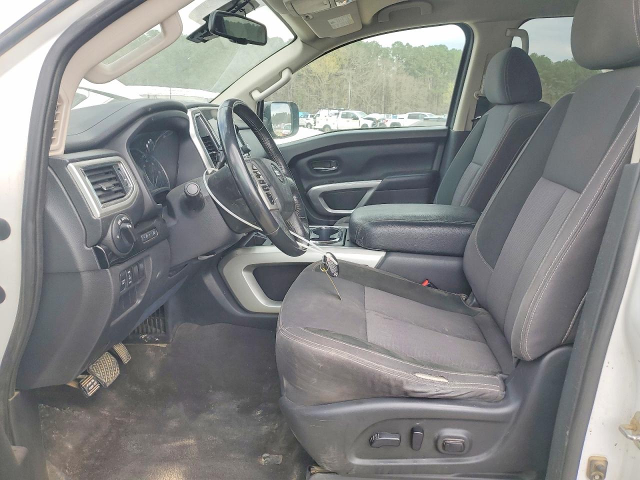 Nissan Titan Sv