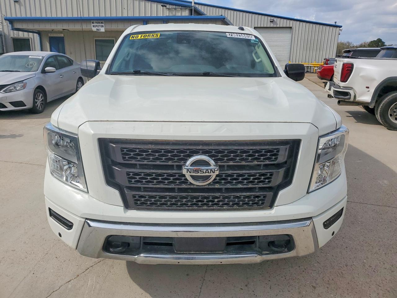 Nissan Titan Sv